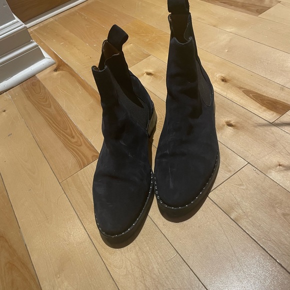 Like new Maguire Navy Chelsea Boots - Picture 3 of 3
